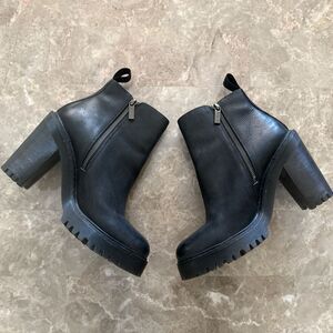 9 US Dr. Doc Martens Magdalena Ankle Boots Booties  Leather Platform Heel Black